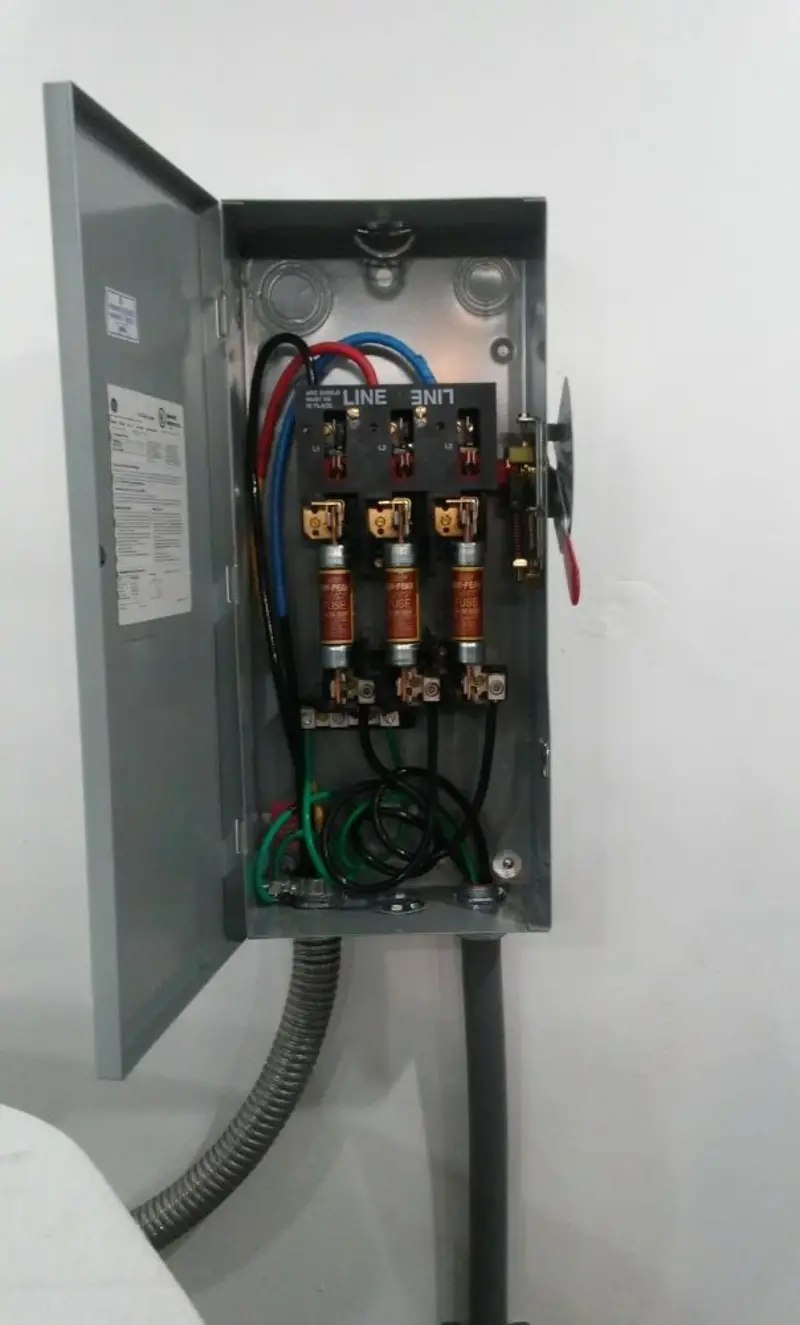 Three-phase disconnect switch installed for Smoke Detector Installation in Stephenville